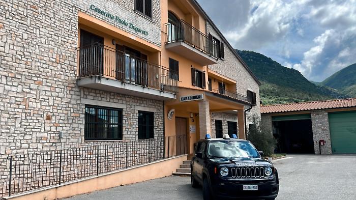 Girava con un manganello nel marsupio: denunciato 46enne per porto abusivo di arma