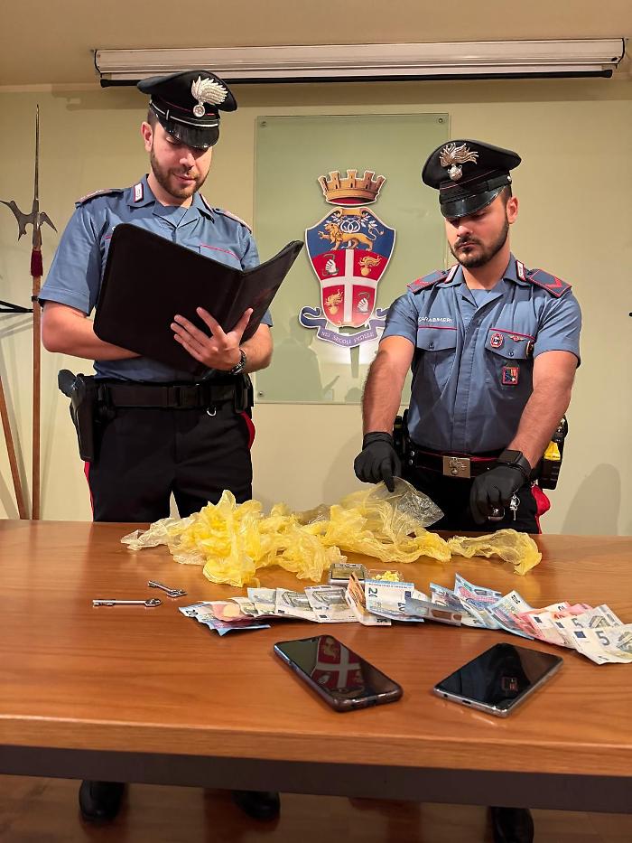 Girava con 7 grammi di cocaina. Arrestato 35enne 