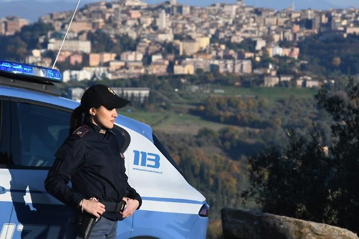 Aggredisce il patrigno con una spranga e fugge. Minorenne arrestato per tentato omicidio