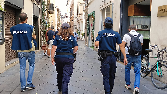 polizia controlli terni aggressione