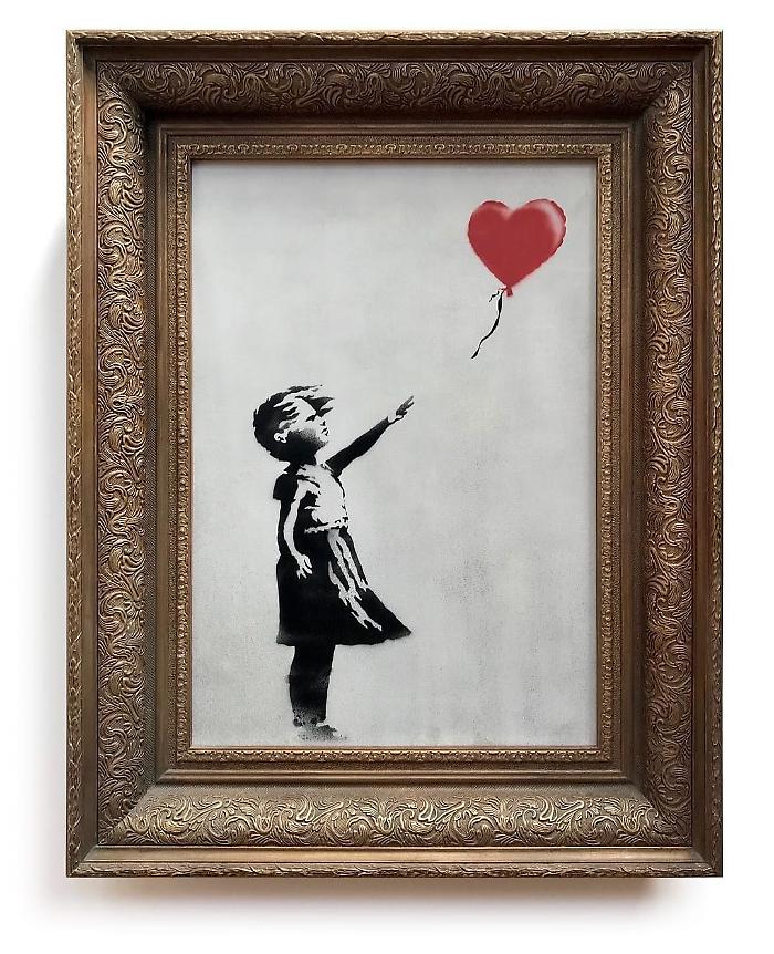 Banksy ad Assisi, 35mila visitatori in tre mesi e un virtual tour per scoprire la mostra da casa