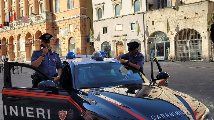 Scippa due anziane in poche ore in sella a una bicicletta elettrica. Arrestato 43enne 