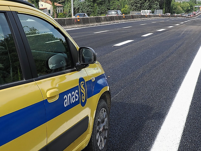 Incidente a Campello sul Clitunno: coinvolti tre veicoli. Traffico bloccato 