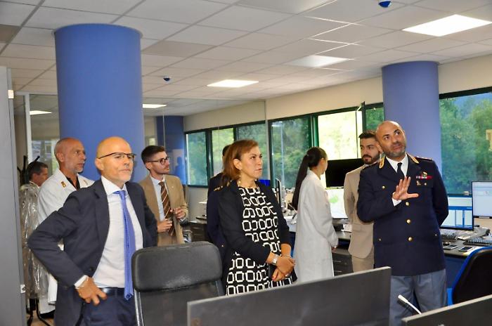 Terni, il prefetto Antonietta Orlando visita le sale operative di Questura, Arma dei Carabinieri, Guardia di Finanza e Vigili del fuoco