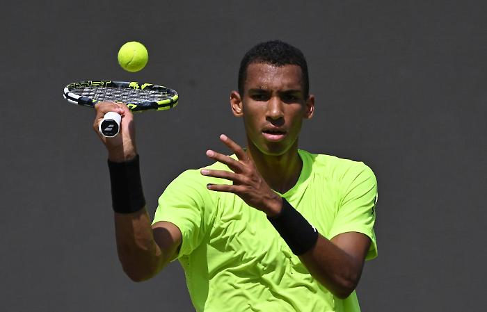 Felix Auger-Aliassime, il tennista che Sinner non ha ancora mai battuto. Il padre allenatore, l'idolo Roger Federer, la fidanzata Nina