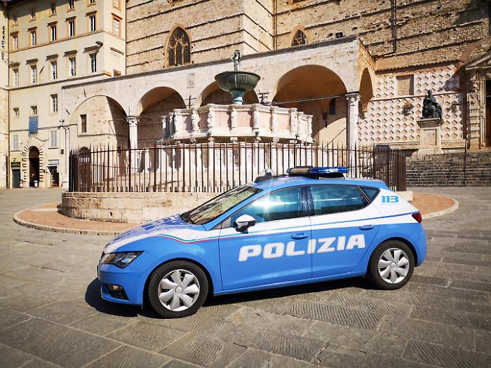 Ubriaco molesta e importuna i passanti in centro storico. Bloccato e poi denunciato per ricettazione