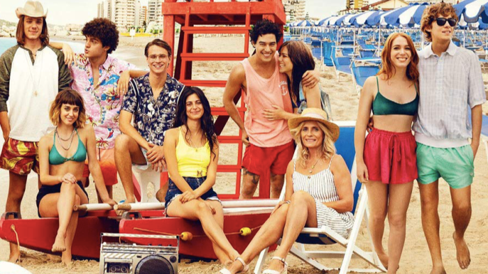 Sotto il sole di Riccione stasera in tv venerdì 15 agosto su Canale 5: trama e cast del film