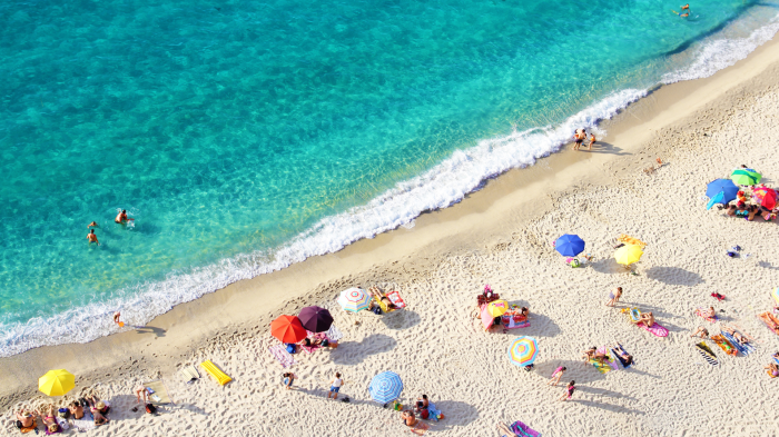 Il caro spiagge brucia pi&ugrave; del sole