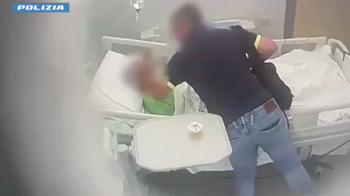 Schiaffi, botte e capelli tirati alla mamma ricoverata: resta in carcere l'uomo arrestato in ospedale. "Rischio reiterazione"