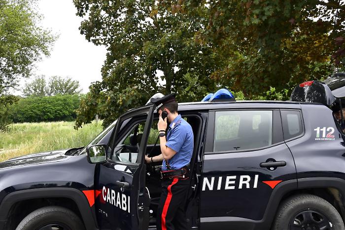 Ruba un casco ancorato alla moto in sosta a Città di Castello: rintracciato e denunciato un 20enne