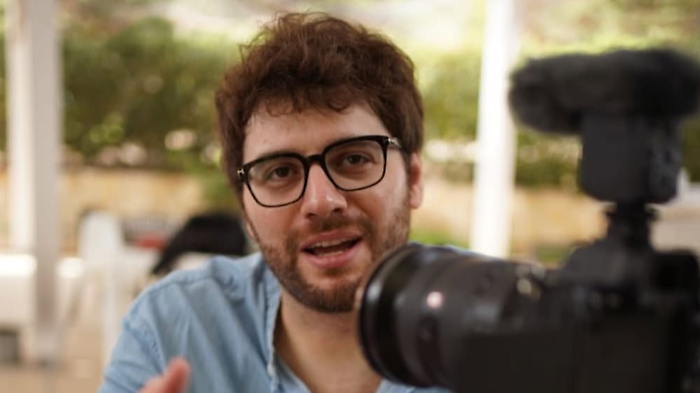 Fantacalcio, il ternano Ludovico Rossini trasforma l'asta in spiaggia in uno show 