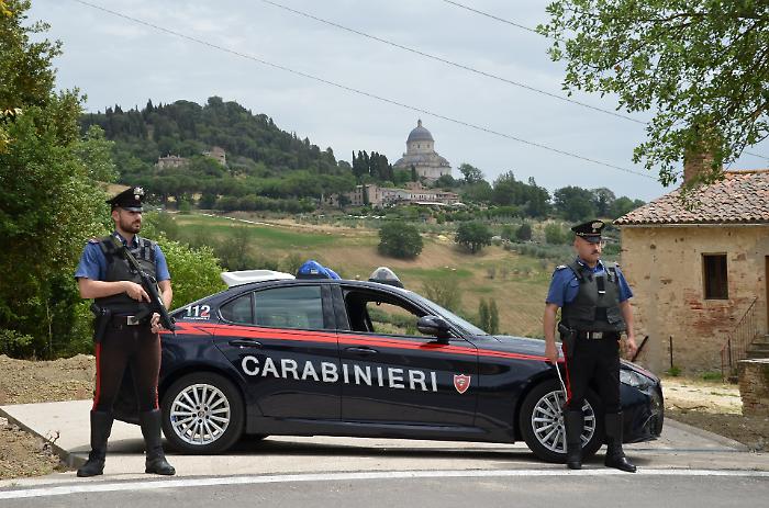 Tenta di truffare gli anziani fingendosi un carabiniere e guida senza patente. Denunciato minorenne 