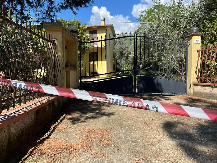 Terni, uomo di 59 anni trovato morto in casa con una ferita al collo nella zona di Prisciano