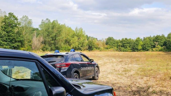 Bivacco per lo spaccio smantellato nel bosco