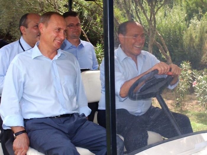 La vendita di Villa Certosa: i ricordi, gli intrighi, le donne e la visita di Putin a Berlusconi che mise in allerta la Nato