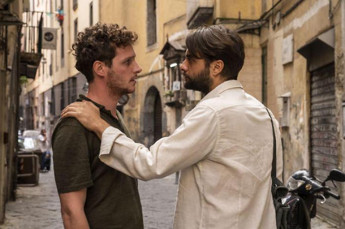 Nata per te stasera in tv mercoledì 27 agosto su Canale 5: trama e cast del film ispirato alla storia di Luca Trapanese