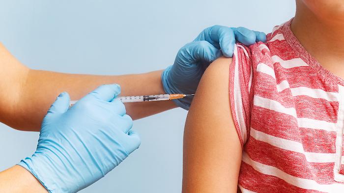Influenza, allarme per una stagione impegnativa. Ospedali in allerta e appello per una campagna vaccinale 