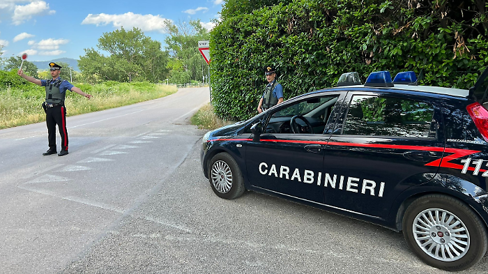 Girava con 3 grammi di cocaina e 790 euro in contanti. Arrestato 19enne