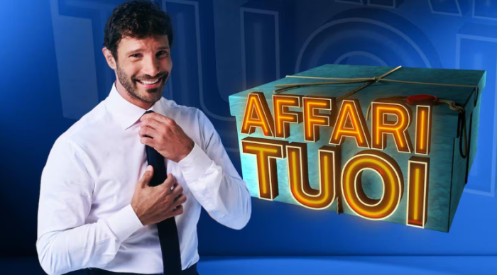 Affari tuoi torna con la novità del Pacco nero: dalla regione fortunata alla Lotteria Italia. Cosa aspettarsi dalla nuova stagione