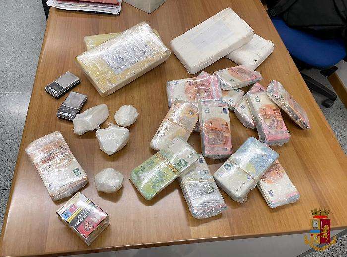 Maxi sequestro di cocaina: i due albanesi arrestati restano in cella 