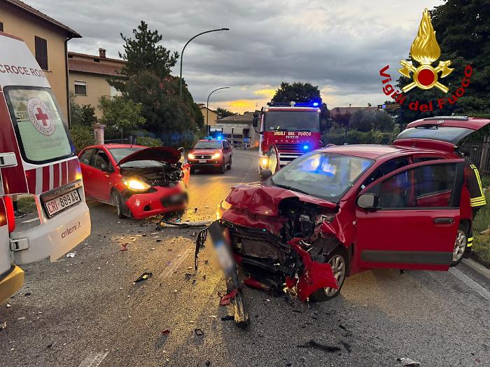 Incidente frontale a Terni, strada bloccata in Via Flaminia
