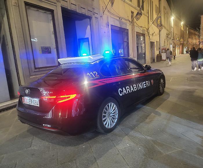 Evade dai domiciliari e va a bere al bar. Arrestato 24enne