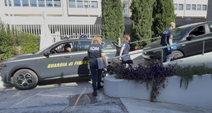Sequestrati apparecchi irregolari: multa da 15mila euro e negozio chiuso per 30 giorni