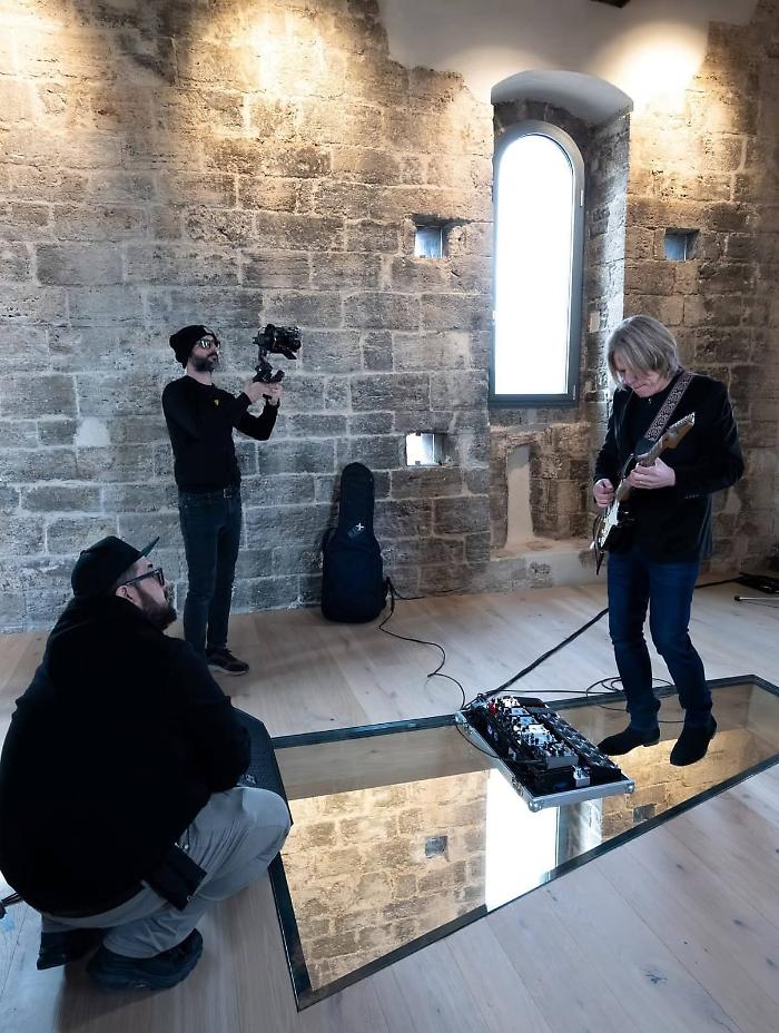 Concerto segreto con Andy Timmons nella torre di Todi: l'Umbria di Experimental Vim 2025 in anteprima al Todi Festival