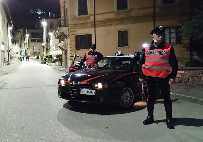 Gubbio, tentano di violentarla nel parcheggio. Ragazza salvata dai passanti 