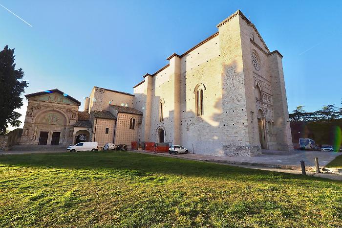 I francescani se ne vanno da San Bernardino. Il vescovo Maffeis: "Si impoverisce il tessuto ecclesiale e cittadino"