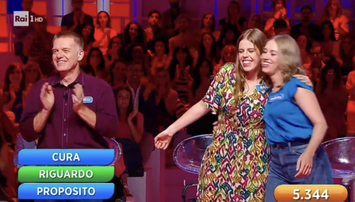 Reazione a catena, vincono ancora Gli Smamma. Sui social: "Bravissimi questi concorrenti. Ah già, solo Canale 5 fa programmi intelligenti"