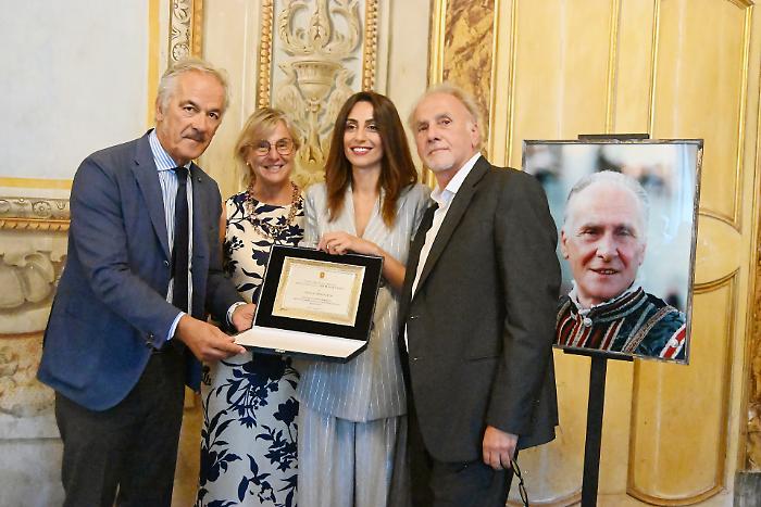 L'emozione del Premio Picuti, consegnati i riconoscimenti a Giorgia Cardinaletti e al direttore del Corriere Sergio Casagrande
