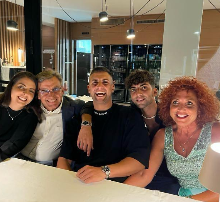 Sandro Carletti, una vita con il bisturi: “La Neurochirurgia come una famiglia”. I 10 mila interventi tra cranio e schiena e la lotta ai tumori (e non solo)