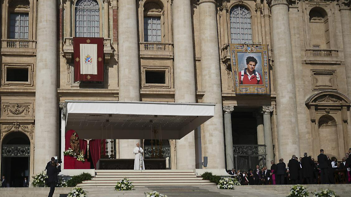 Carlo Acutis santo, un nuovo faro nell'Umbria spirituale