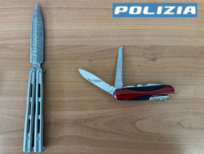Sfondata a calci la porta di un locale in centro a Perugia. Denunciati due giovani e sequestrati coltelli