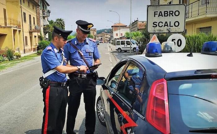 Fabro, minore gira sul motorino ubriaco: denunciato. Ora non potrà prendere la patente prima dei 21 anni