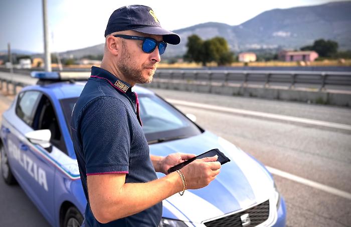 Colto in flagrante mentre cedeva eroina: arrestato 33enne