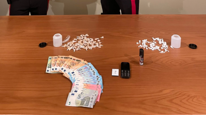 Sorpreso con 60 grammi tra eroina e cocaina tenta la fuga: arrestato 36enne dai carabinieri 