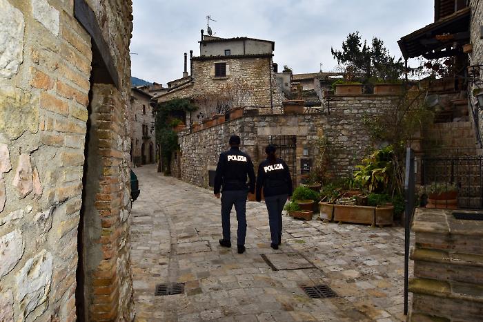 Mille euro di acquisti in un negozio di souvenir con la truffa dell'iban. Rintracciati e denunciati una coppia irlandese