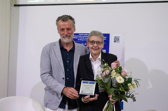 Premio "Io sono una persona per bene" a Cristina Montesi: il suo modello di economia civile al centro del riconoscimento consegnato da Sauro Pellerucci