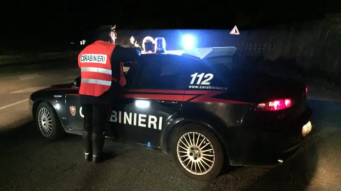 Girava con una patente falsa e 4 involucri di cocaina. Arrestato 19enne