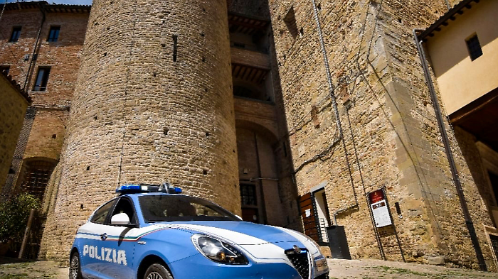 Spedizione punitiva alla festa di Trestina: gruppo di giovani aggrediti con pietre, spranghe e bastoni. Denunciati 6 ragazzi