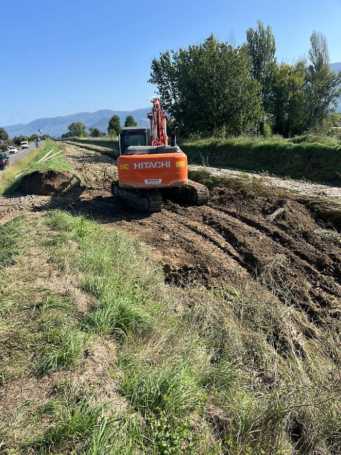 Valle umbra allagata, partiti i lavori: blocchi di cemento e nuovo argine del Ruicciano