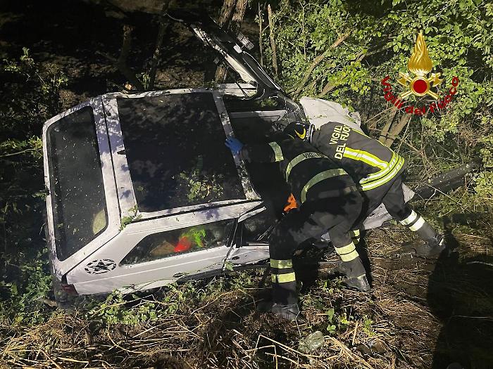 Tragico incidente a Umbertide, esce fuori strada con l'auto e finisce in un fosso: muore a 52 anni