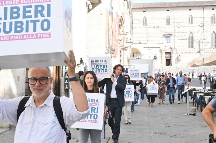 Fine vita, depositate in Umbria 4.081 firme per la proposta di legge Liberi Subito: ecco i prossimi passaggi