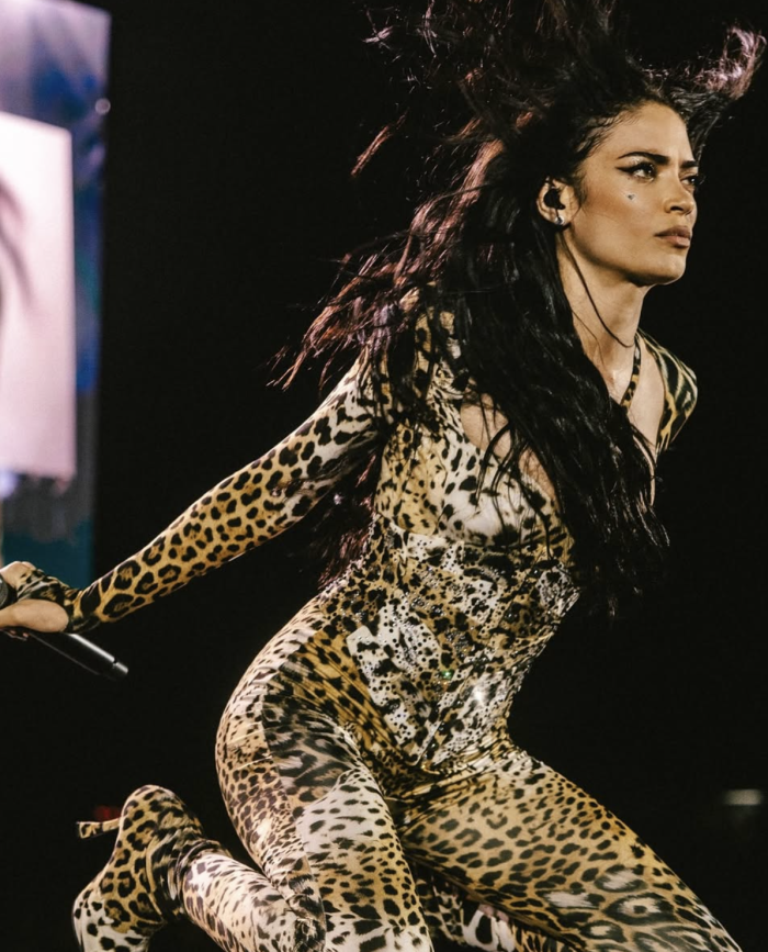 Elodie e la catsuit animalier di Roberto Cavalli. Come la stampa è diventata il simbolo del brand