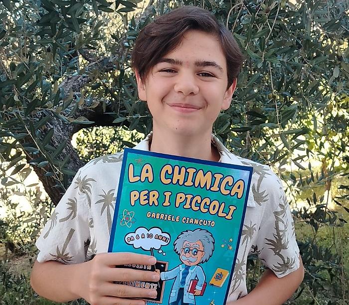 Terni. “La chimica per i piccoli”: il 14enne amerino Gabriele Ciancuto pubblica il suo terzo libro
