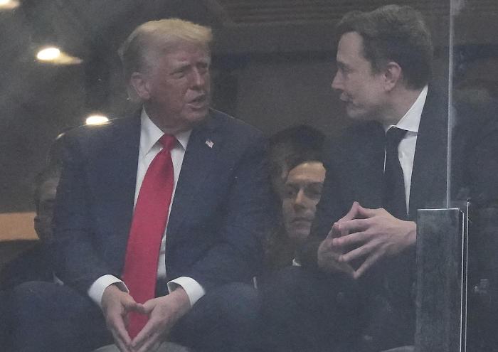 Trump e Musk, il funerale di Charlie Kirk in segno di pace. Cos'è successo e cosa si sono detti 