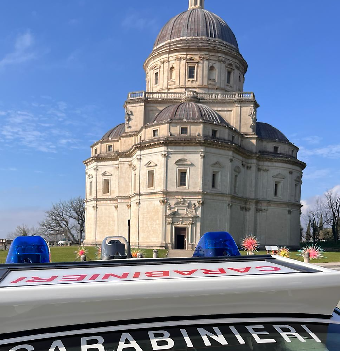 Maltrattamenti al nido di Todi: due maestre indagate per strattoni, bambini legati nei passeggini e omissione di cure