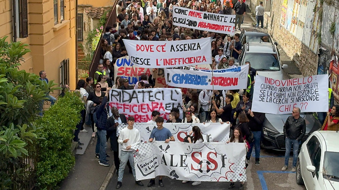 Sospesa la preside del liceo Alessi. Assessore Barcaioli: "Si apre una nuova fase per la scuola"